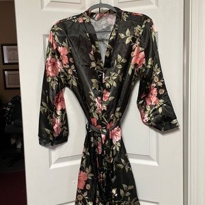 Five piece lingerie outfit pants, shorts, camisole, Night gown and robe in black